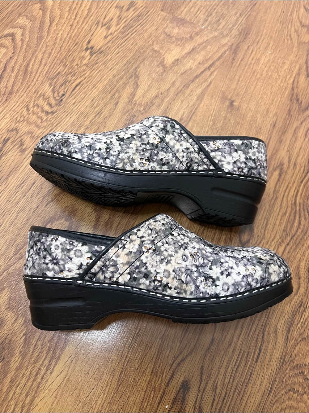 Sanita Floral Danish Clogs EU 37 US 6 Black Gray Textured